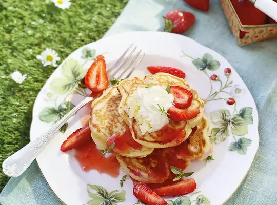 Stashcook | Strawberry and ricotta pancakes
