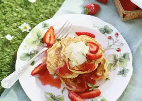 Strawberry and ricotta pancakes recipe