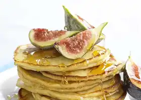 Sweet ricotta pancakes with honey and figs recipe