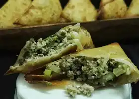 Chicken and spring onion samosa recipe by Alifiya Akil at BetterButter recipe