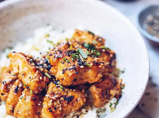 Stashcook | Paleo Crispy Sesame Chicken with Cauli Rice