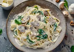 Fettuccine with Creamy Mushroom and Spinach Sauce recipe