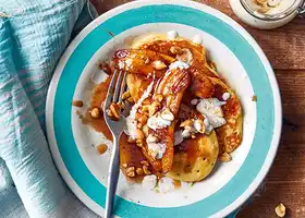 Caramel banana pancakes with salted peanuts recipe