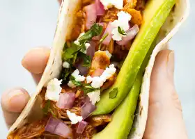 Slow Cooker Honey Chipotle Chicken Tacos recipe