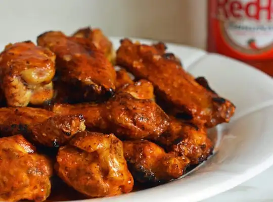 Stashcook | Grilled Chicken Wings with Seasoned Buffalo Sauce