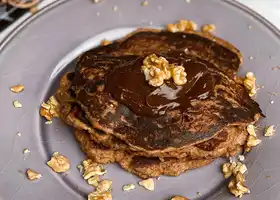 4 Ingredient Pancakes with banana, instant oats, almond milk and dark chocolate recipe