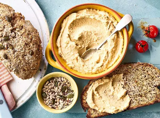 Stashcook | Seeded soda bread with hummus & tomatoes